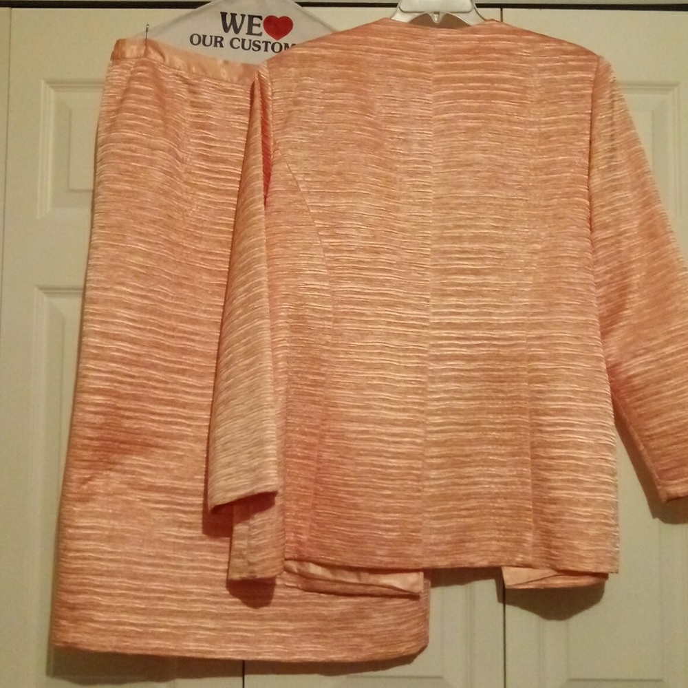 Suit - Picture 3 of 3
